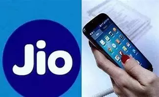 999 रुपए में JiO ने लांच किया 4G फोन अनलिमिटेड कॉलिंग फ्री में जियो सिनेमा का आनंद